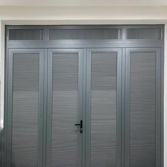 Rèm tổ ong trên kính màu xám